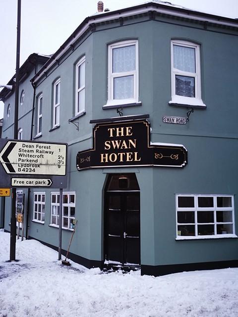 The Swan Hotel Lydney Exterior photo